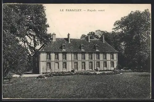 AK Le Paraclet, Facade ouest du bâtiment entouré d`arbres majestueux