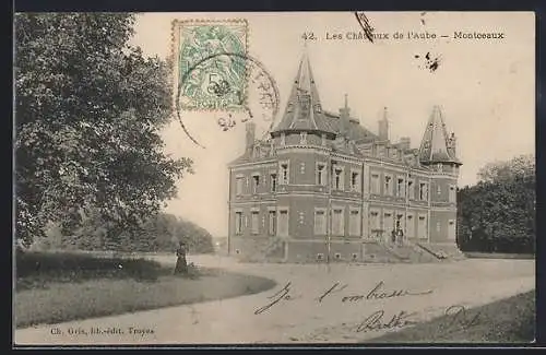 AK Montceaux, Château entouré d`arbres et allée dégagée