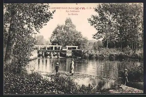 AK Landreville, Le Roulis avec habitants au bord de l`eau
