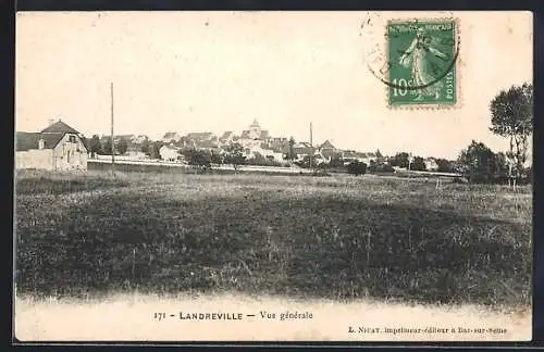 AK Landreville, Vue générale du village et des champs environnants