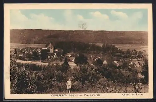 AK Courteron, Vue générale du village et des paysages environnants