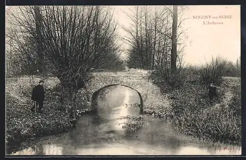AK Nogent-sur-Seine, L`Ardusson et le pont ancien en hiver
