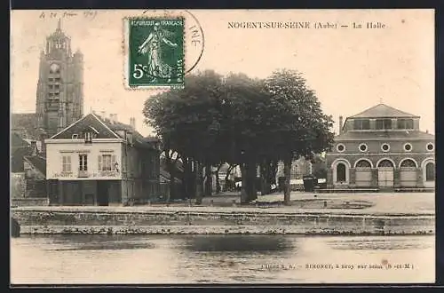 AK Nogent-sur-Seine, La Halle et vue sur l`église