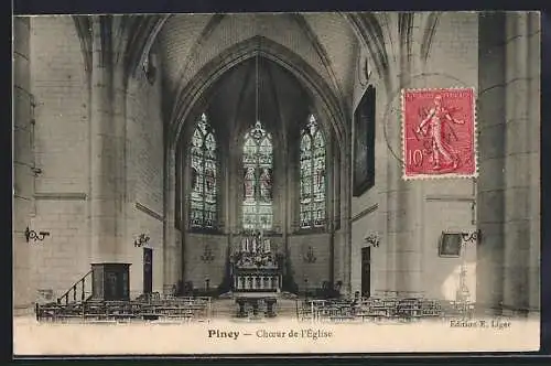 AK Piney, Choeur de l`Église