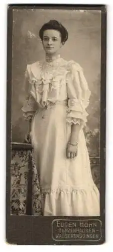 Fotografie Eugen Höhn, Gunzenhausen, Frau in eleganter Kleidung