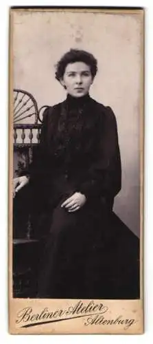 Fotografie Berliner Atelier, Altenburg, Frau in eleganter Kleidung
