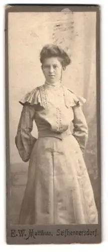Fotografie E.W. Matthias, Seifhennersdorf, Portrait einer Dame