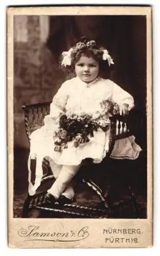 Fotografie Samson & Co., Nürnberg, Karolinen-Str. 55, Mädchen mit Blumenschmuck