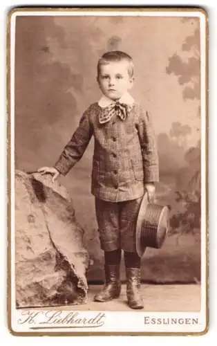 Fotografie K. Liebhardt, Esslingen, Junge mit Hut