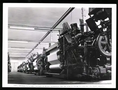 Fotografie Marcel Lombard, Ansicht Lyon, Fabrik für Seidenproduktion, Spezial-Webstühle spinnen Seidengarn