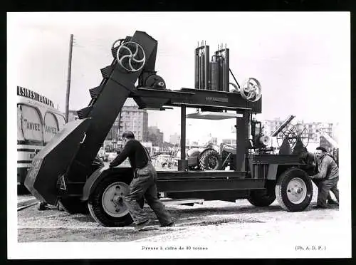 Fotografie A.D.P., Lastwagen-Anhänger Mobile Cidre-Presse Usines Tanvez Guingamp
