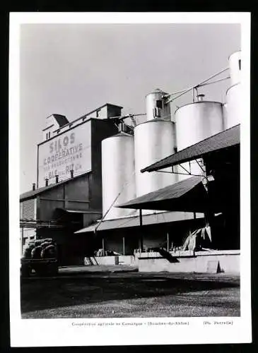 Fotografie Perrelle, Ansicht Bouches-du-Rhone / Camargue, Silos voller Reis einer Landwirtschaftlichen Genossenschaft