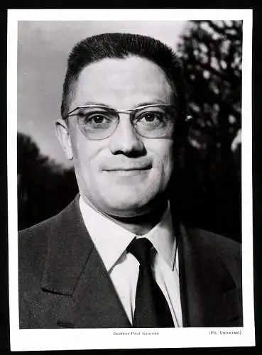 Fotografie Portrait Docteur Paul Laurens, Erfinder der kleinsten Mikrosonde der Welt die Geräusche im Herz messen kann