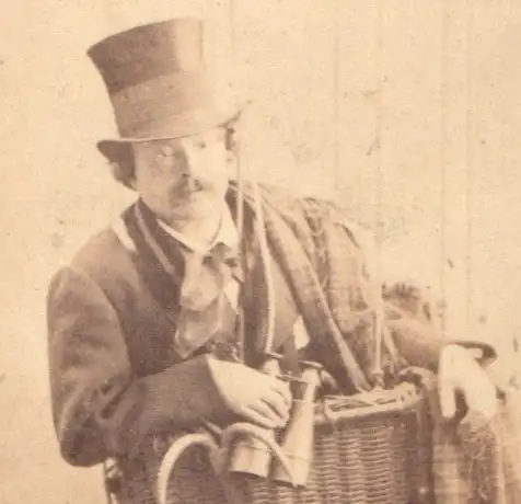 Fotografie Nadar, Paris, Selbstportrait des Fotografen im Ballonkorb mit Fernglas & Enterhaken 1