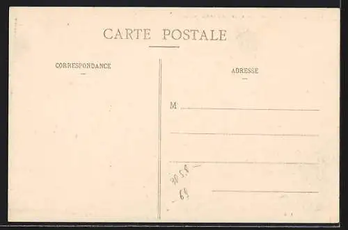 AK Le Dirigeable militaire au-dessus d`un Campement, Zeppelin