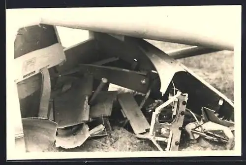 Foto-AK Wrack eines abgestürzten Segelflugzeuges