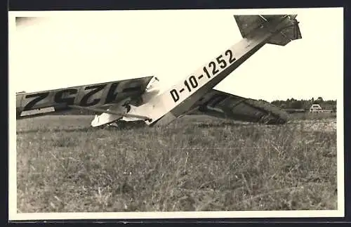 Foto-AK Wrack eines abgestürzten Segelflugzeuges