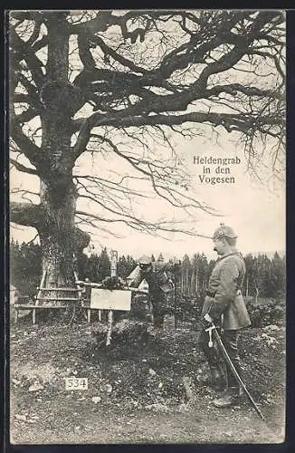 AK Soldaten in Uniformen bei einem Heldengrab in den Vogesen