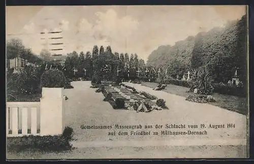 AK Gemeinsames Massengrab aus der Schlacht vom 19. August 1914 auf dem Friedhof zu Mühlhausen-Dornach