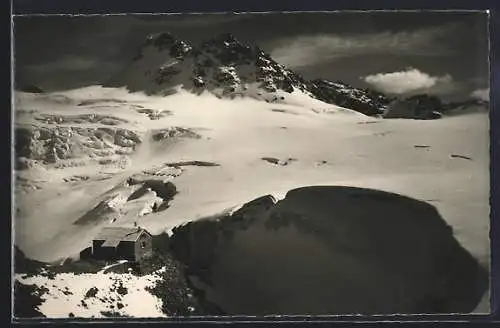 Foto-AK Emanuel Gyger: Mutthornhütte, Blick gegen das Tschingelhorn