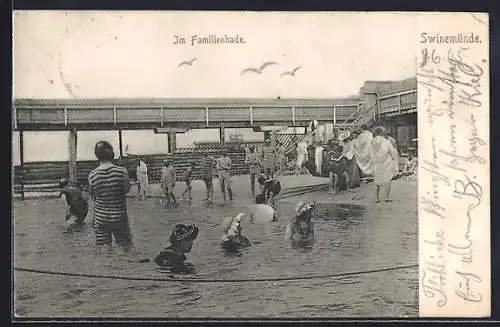 AK Swinemünde, Familienbad und Seebrücke