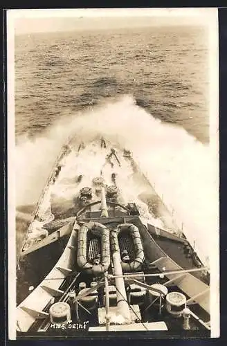 AK HMS Delhi in voller Fahrt