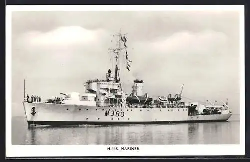 AK Kriegsschiff HMS Mariner bei stiller See