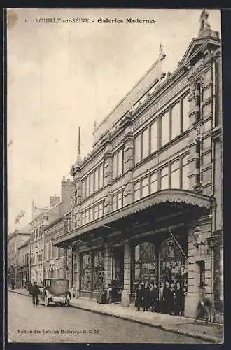 AK Romilly-sur-Seine, Galeries Modernes et rue animée avec passants et voiture