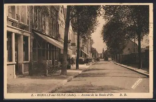 AK Romilly-sur-Seine, Avenue de la Boule-d`Or avec boutiques et arbres