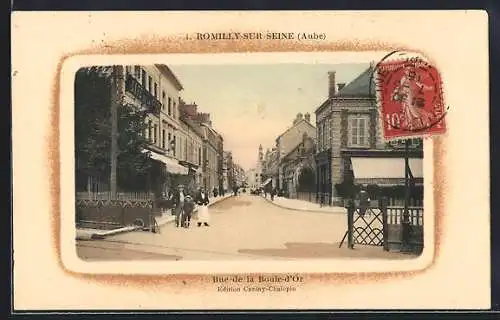 AK Romilly-sur-Seine, Rue de la Boule-d`Or animée avec passants et bâtiments historiques