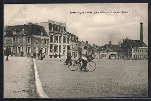 AK Romilly-sur-Seine, Place de l`Union avec cycliste et passants