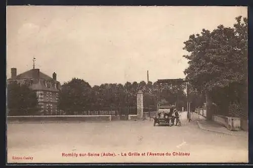 AK Romilly-sur-Seine, La Grille et l`Avenue du Château