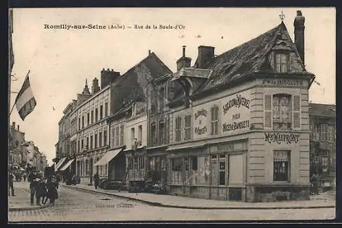 AK Romilly-sur-Seine, Rue de la Boulle d`Or avec commerces et drapeau francais