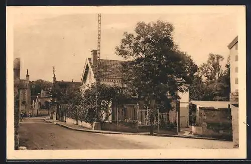 AK Les Riceys, Rue tranquille avec maison et arbre majestueux
