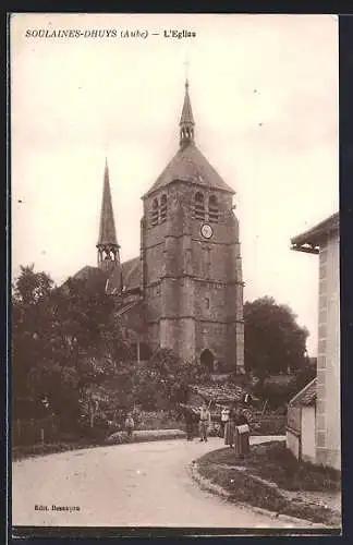 AK Soulaines-Dhuys, L`église et scène de rue animée
