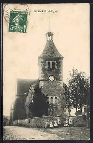 AK Marolles, L`Église avec des habitants devant