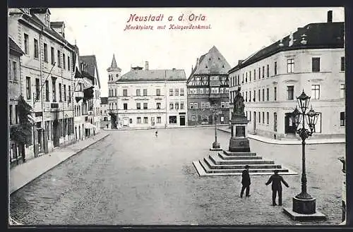 AK Neustadt a. Orla, Marktplatz mit Kriegerdenkmal