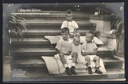 AK die vier Söhne des Kronprinzenpaares, Kronprinz Wilhelm von Preussen