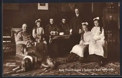 AK König Friedrich August v. Sachsen im Kreise seiner Familie, mit Hund