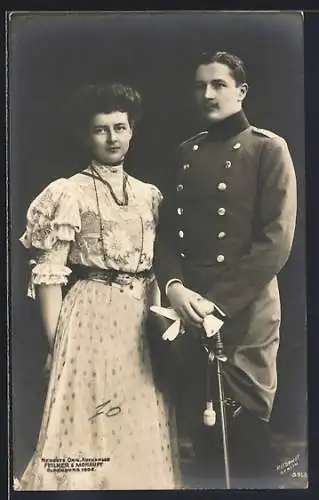 AK Prinz Eitel Friedrich von Preussen in Uniform mit seiner Gemahlin