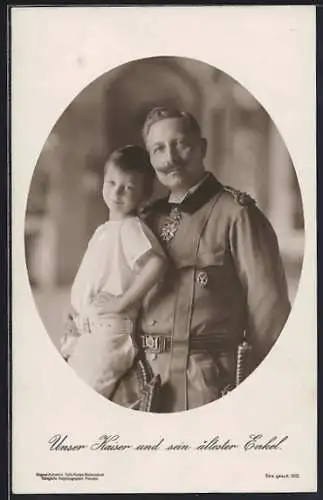 AK Kaiser Wilhelm II. in Uniform posierend mit seinem ältesten Enkel