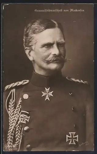 AK Generalfeldmarschall von Mackensen in Uniform mit Pour le Merite Orden und EK