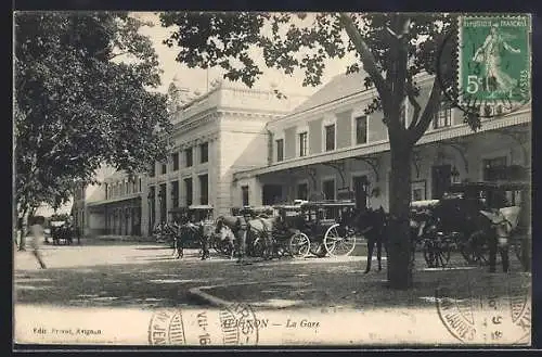 AK Avignon, La Gare, Kutschen am Bahnhof