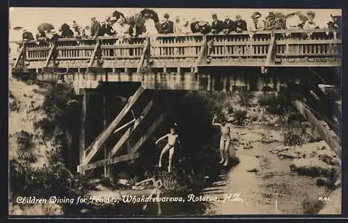AK Whakarewarewa /Rotorua, Children Diving for Pennies