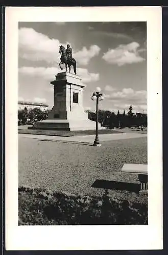 Foto-AK Rio de Janeiro, Strassenpartie mit Denkmal