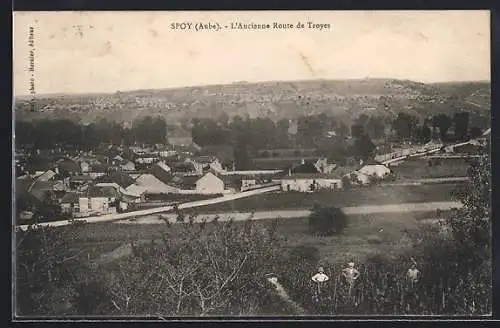 AK Spoy, L`Ancienne Route de Troyes et vue du village environnant