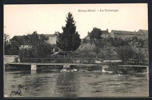 AK Ricey-Haut, Le Vannage et le Pont sur la Rivière