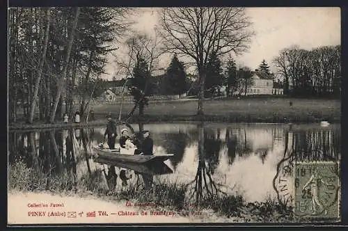 AK Piney, Château de Brantigny et parc avec barque sur l`étang