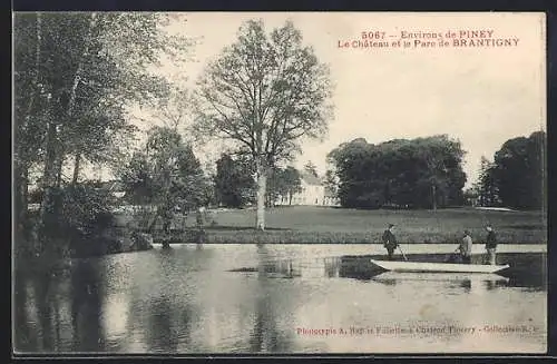AK Piney, Le Château et le Parc de Brantigny avec barque sur le lac