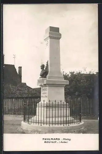 AK Bouilly, Monument commémoratif entouré d`une clôture en fer